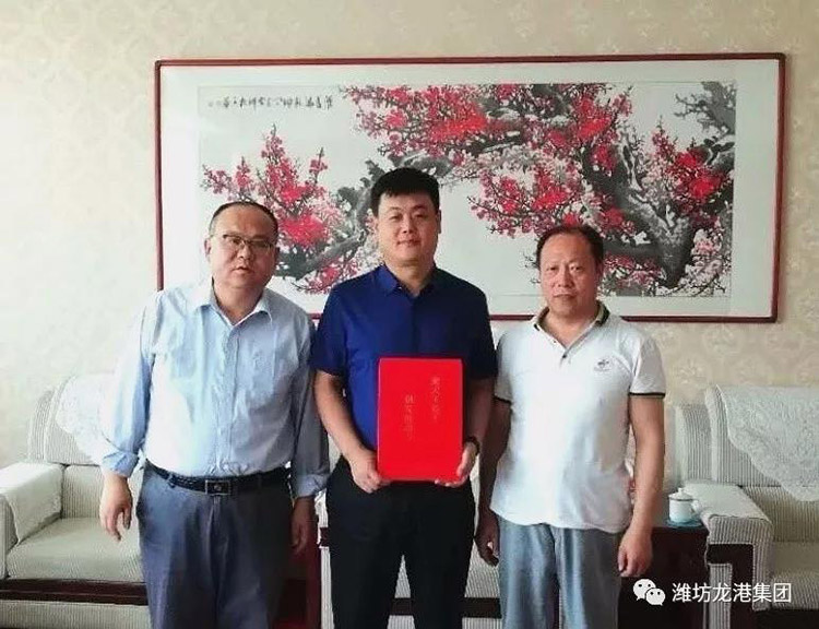 【喜訊】科技局、經(jīng)信局領(lǐng)導(dǎo)赴龍港無機(jī)硅發(fā)放獎(jiǎng)勵(lì)資金