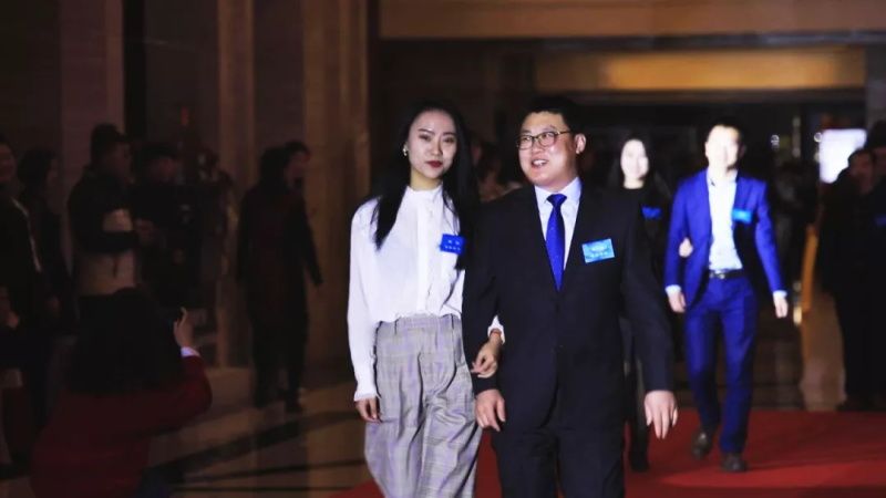 “感恩相伴?筑夢(mèng)同行”——龍港集團(tuán)2019新春年會(huì)盛大舉行！
