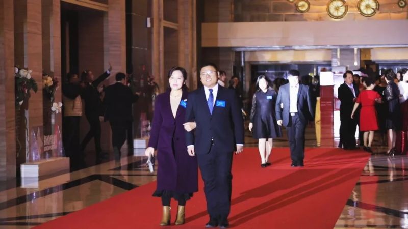 “感恩相伴?筑夢(mèng)同行”——龍港集團(tuán)2019新春年會(huì)盛大舉行！