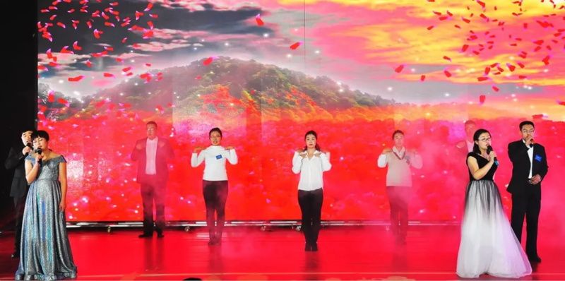“感恩相伴?筑夢(mèng)同行”——龍港集團(tuán)2019新春年會(huì)盛大舉行！