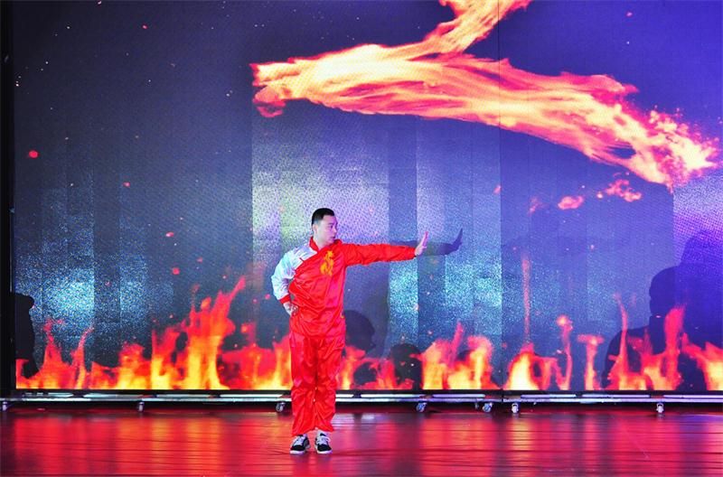 “感恩相伴?筑夢(mèng)同行”——龍港集團(tuán)2019新春年會(huì)盛大舉行！