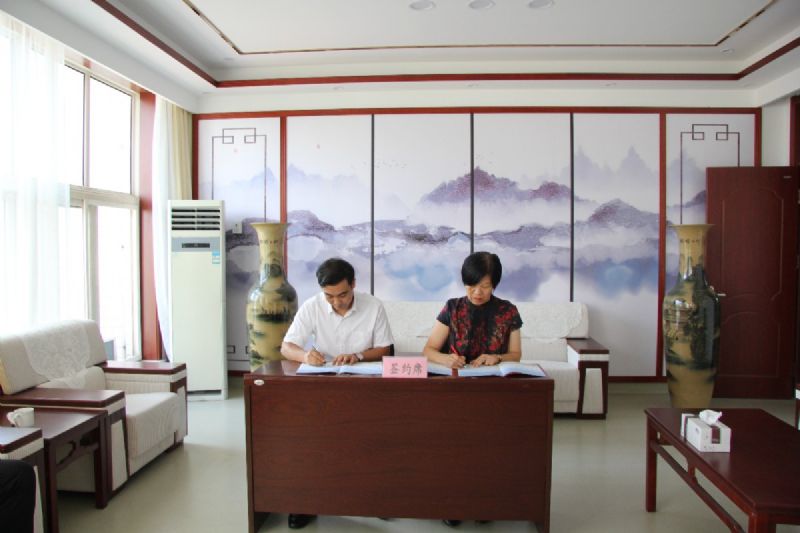 校企聯(lián)袂，共筑教育——“龍港·育秀園”又一教育教學(xué)獎(jiǎng)勵(lì)基金簽約儀式圓滿完成！
