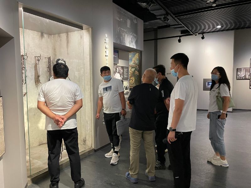 重溫黨史 堅(jiān)定信念 熔煉團(tuán)隊(duì) 共創(chuàng)未來(lái)——龍港集團(tuán)開(kāi)展紅色主題團(tuán)建活動(dòng)